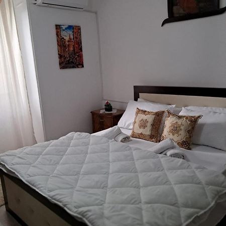 Olivia Guesthouse Gjirokastër Esterno foto