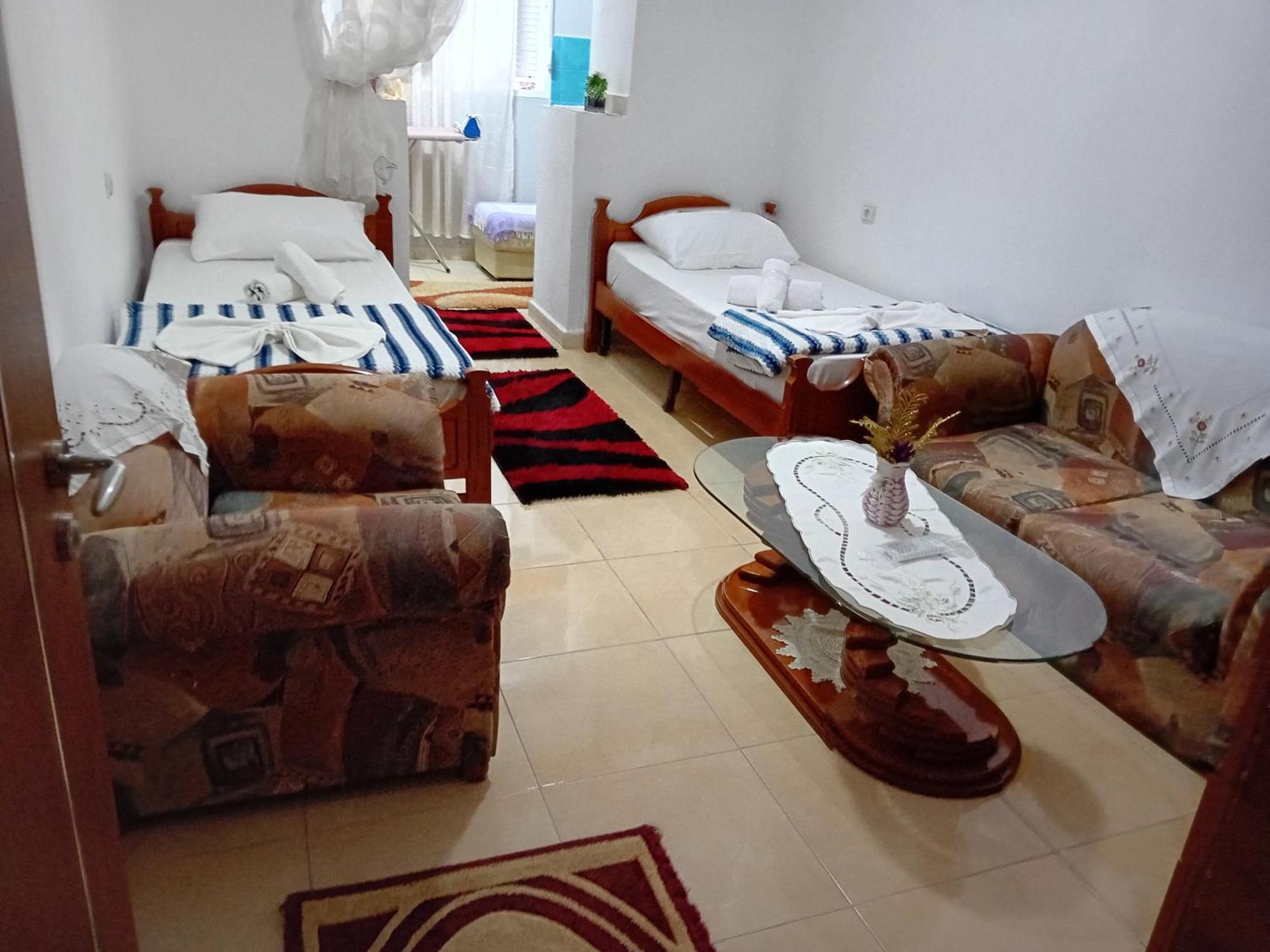 Olivia Guesthouse Gjirokastër Esterno foto