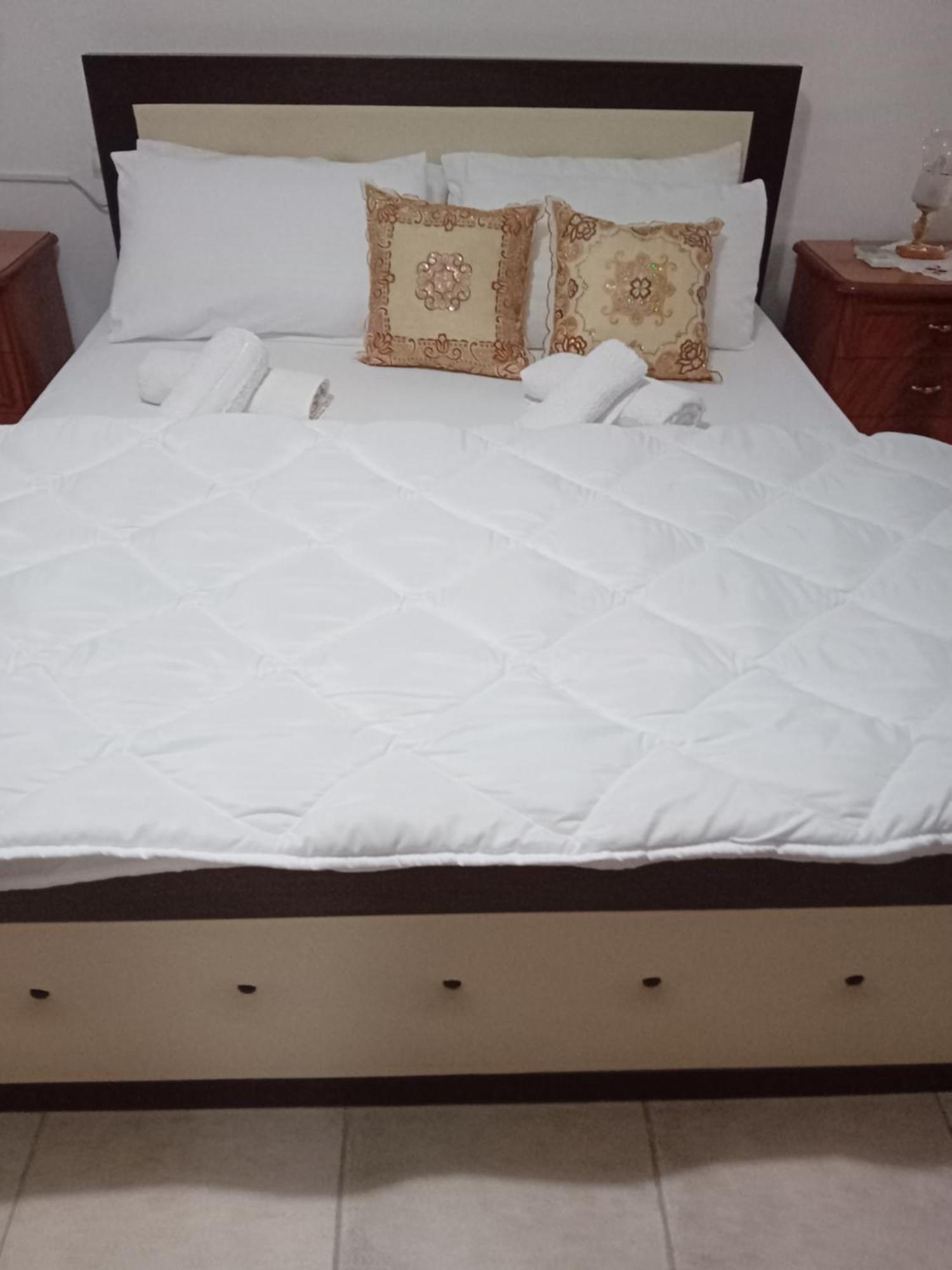 Olivia Guesthouse Gjirokastër Esterno foto