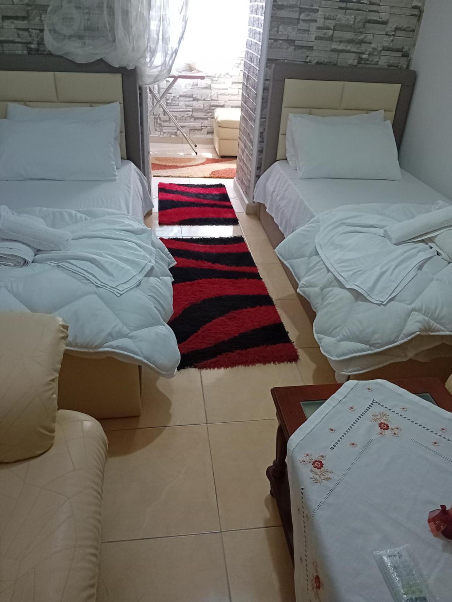 Olivia Guesthouse Gjirokastër Esterno foto