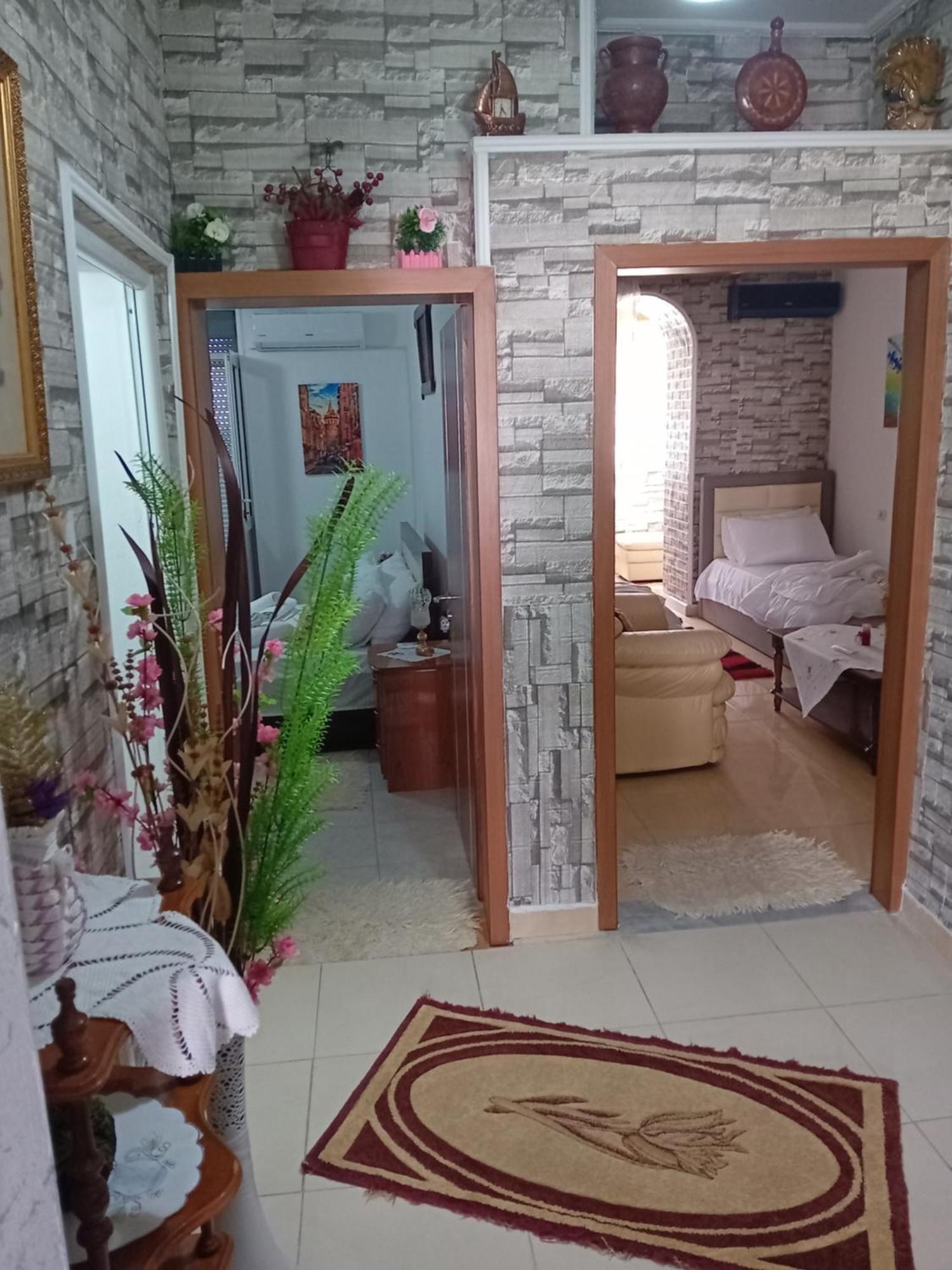 Olivia Guesthouse Gjirokastër Esterno foto