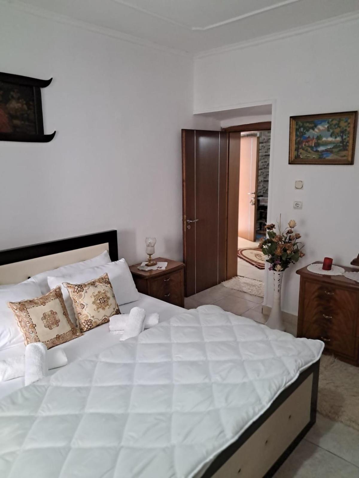 Olivia Guesthouse Gjirokastër Esterno foto
