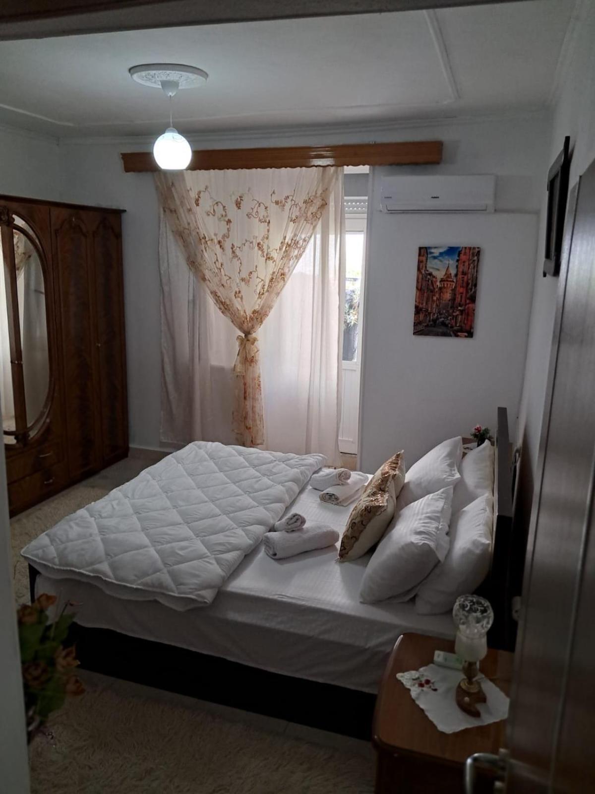 Olivia Guesthouse Gjirokastër Esterno foto