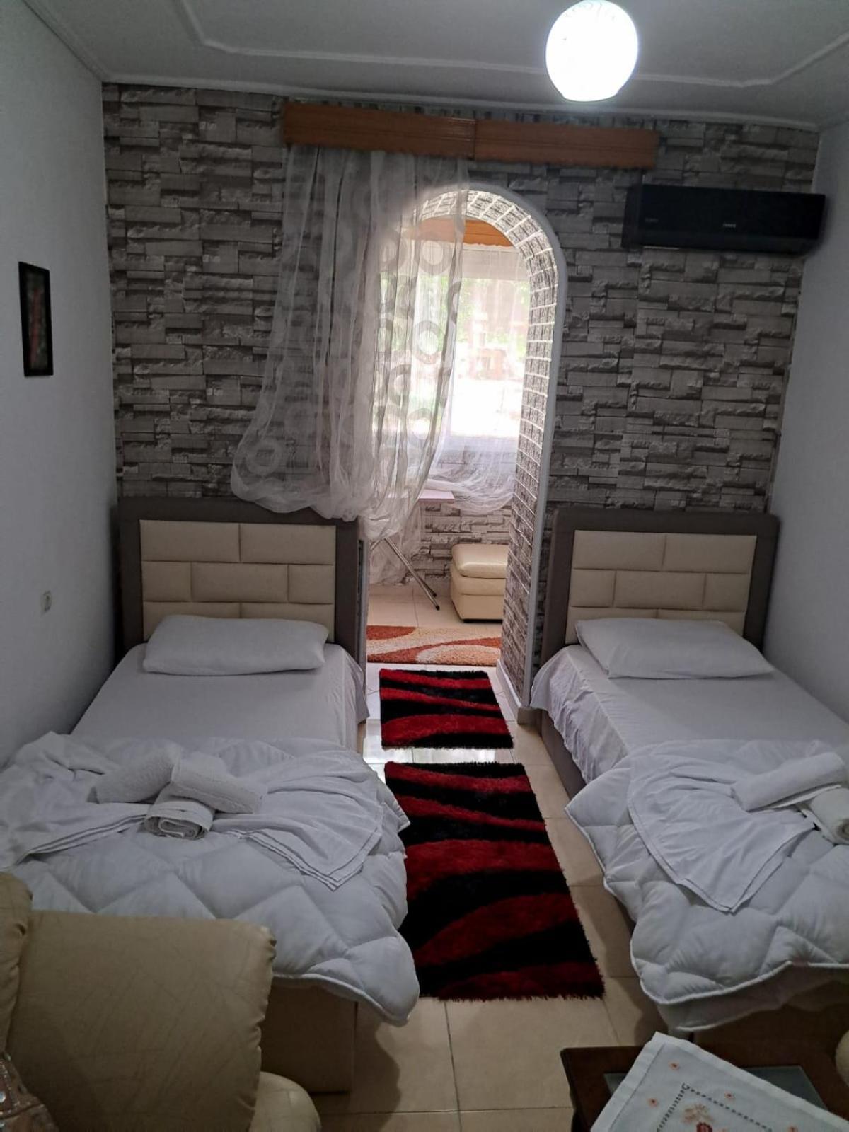 Olivia Guesthouse Gjirokastër Esterno foto