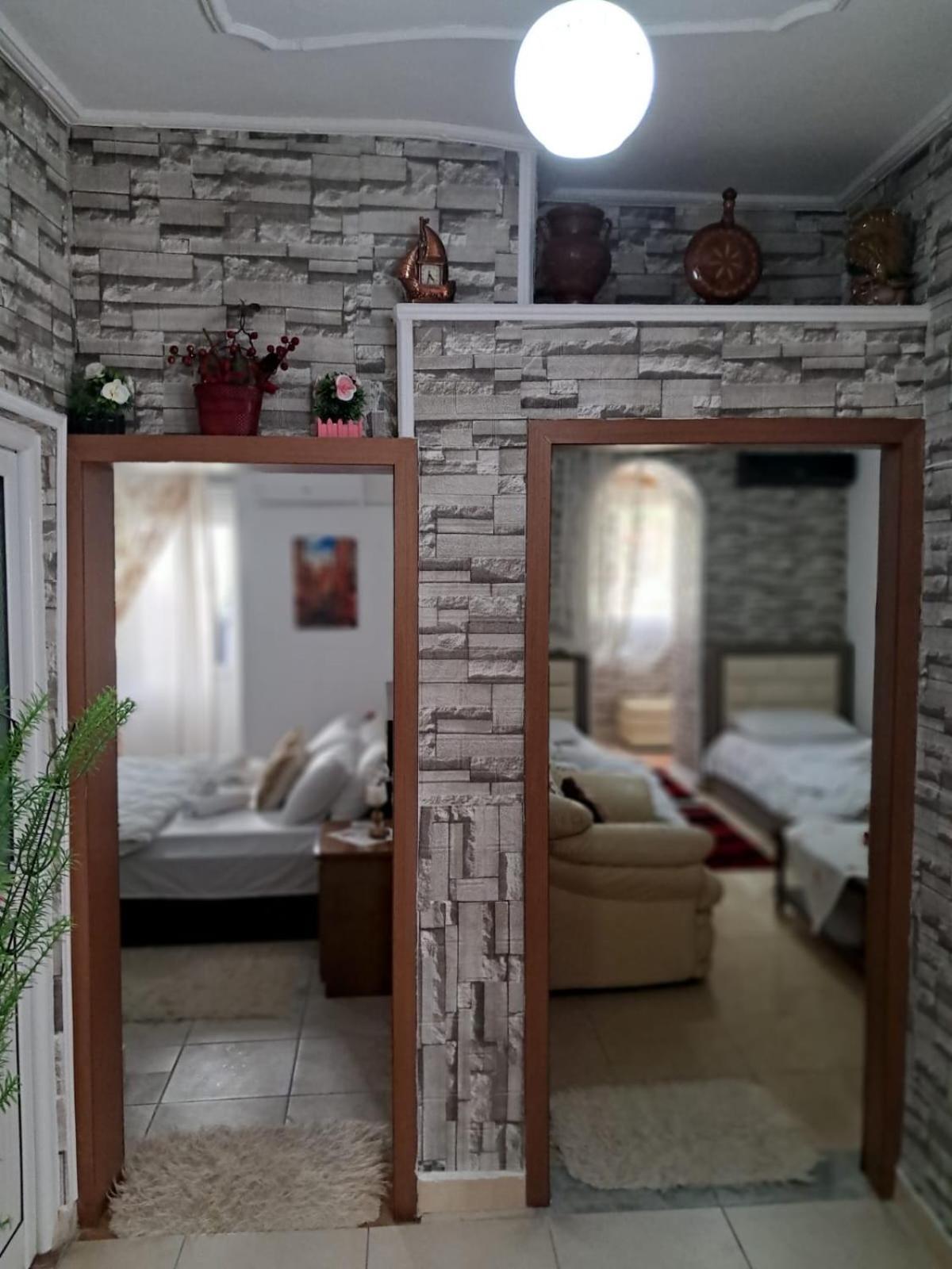 Olivia Guesthouse Gjirokastër Esterno foto