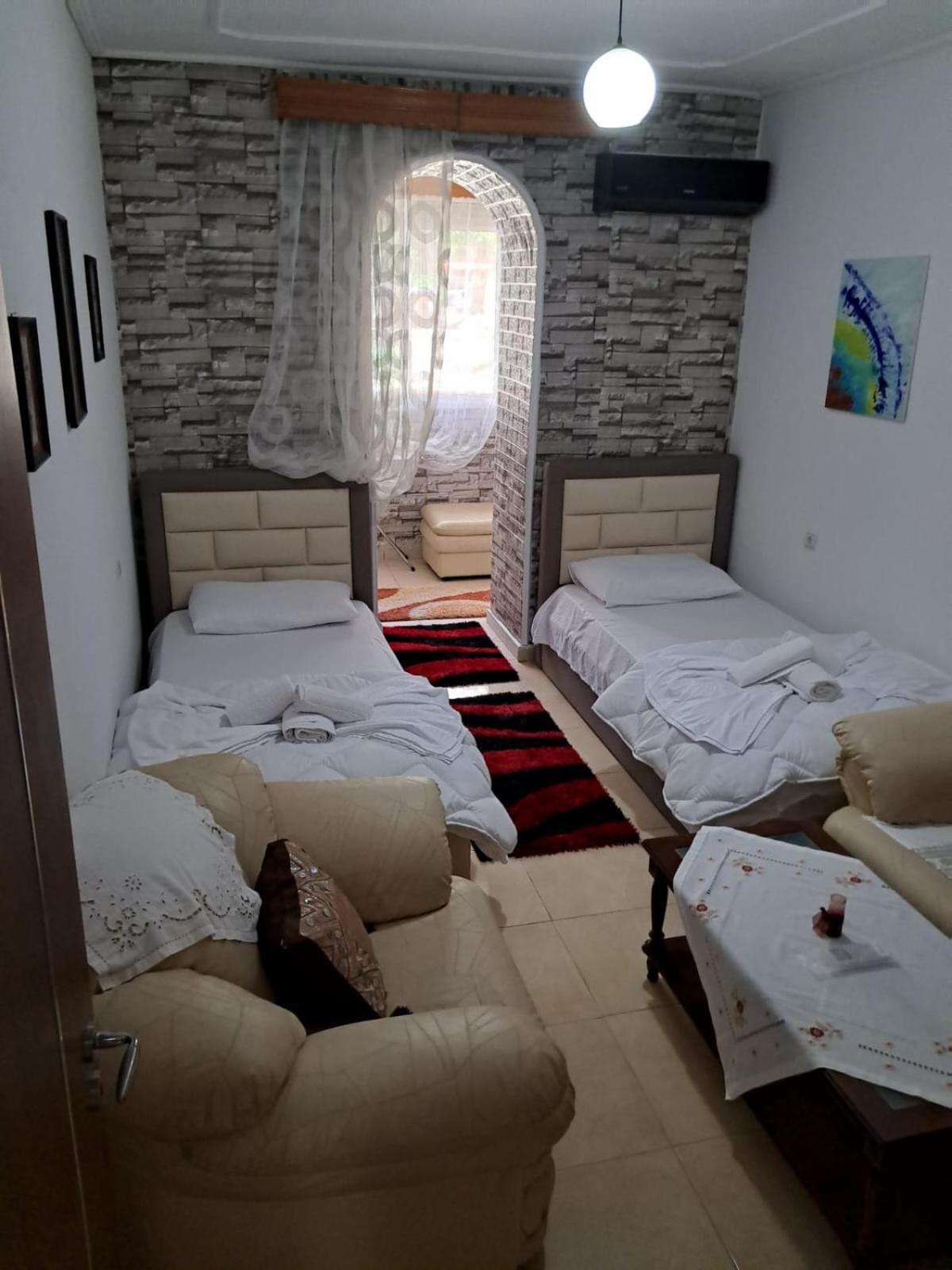 Olivia Guesthouse Gjirokastër Esterno foto